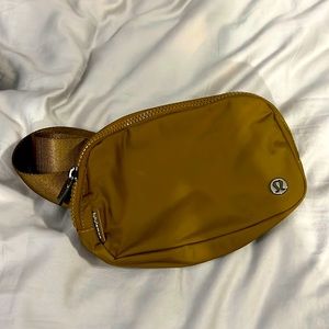 Lululemon everywhere belt bag